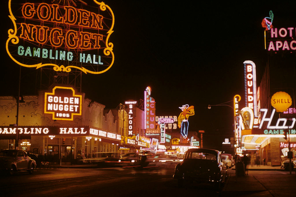 Top 10 Iconic Neon Signs Around the World
